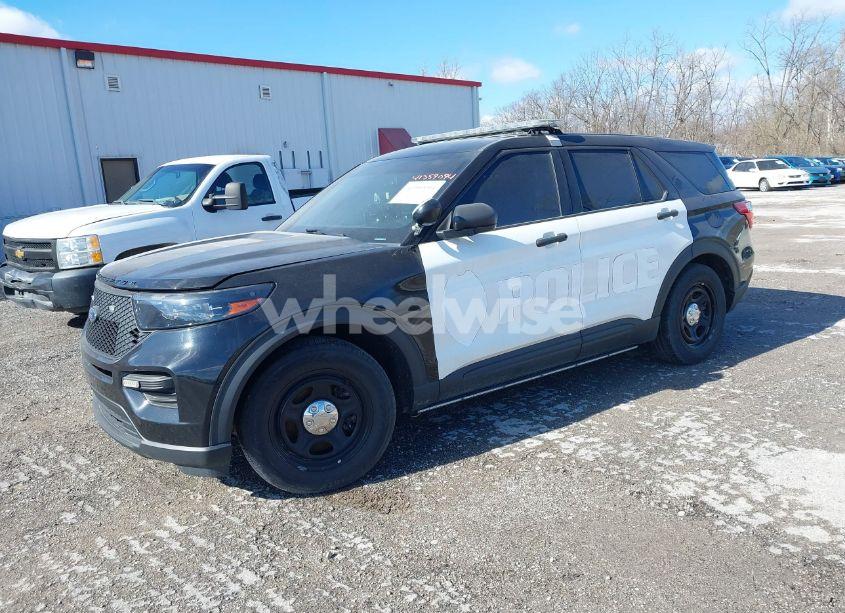 Photo 2 of 2021 Ford Police INTERCEPTOR (VIN 1FM5K8AC3MNA04555)