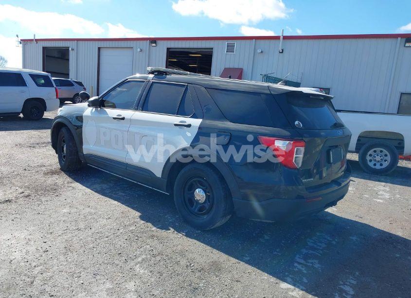 Photo 3 of 2021 Ford Police INTERCEPTOR (VIN 1FM5K8AC3MNA04555)