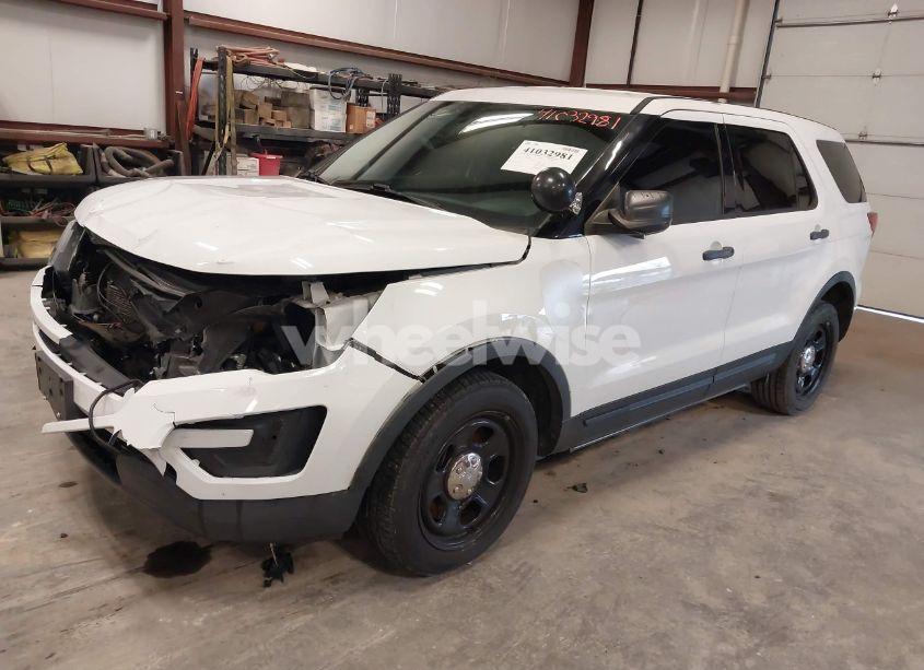 Photo 2 of 2019 Ford Police INTERCEPTOR UTILITY (VIN 1FM5K8AR0KGB43953)