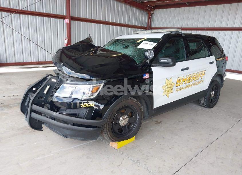 Photo 2 of 2018 Ford Police INTERCEPTOR (VIN 1FM5K8AR1JGB92061)