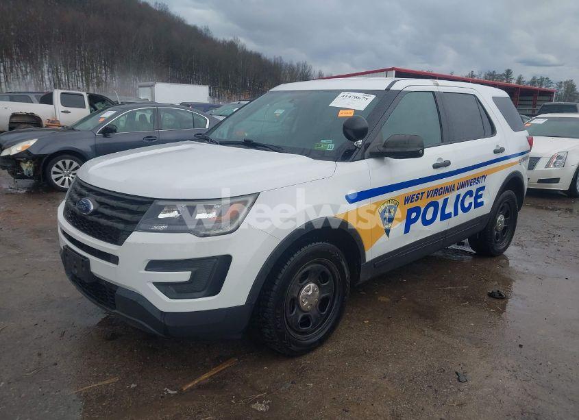 Photo 2 of 2017 Ford Police INTERCEPTOR (VIN 1FM5K8AR2HGE13631)