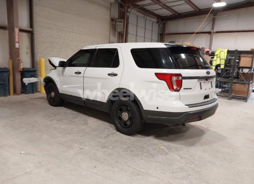 Photo 3 of 2018 Ford Police INTERCEPTOR (VIN 1FM5K8AR3JGA27015)