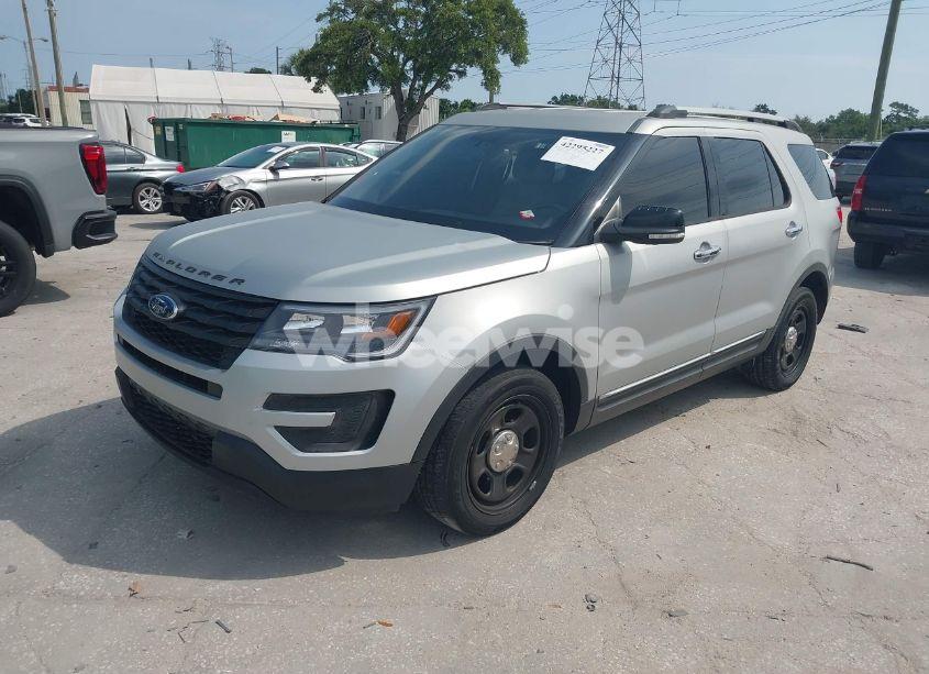 Photo 2 of 2018 Ford Police INTERCEPTOR (VIN 1FM5K8AR4JGC95328)