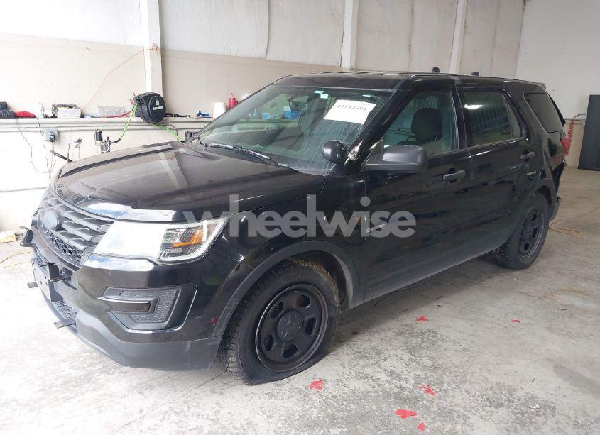 Photo 2 of 2019 Ford Police INTERCEPTOR (VIN 1FM5K8AR4KGA20043)