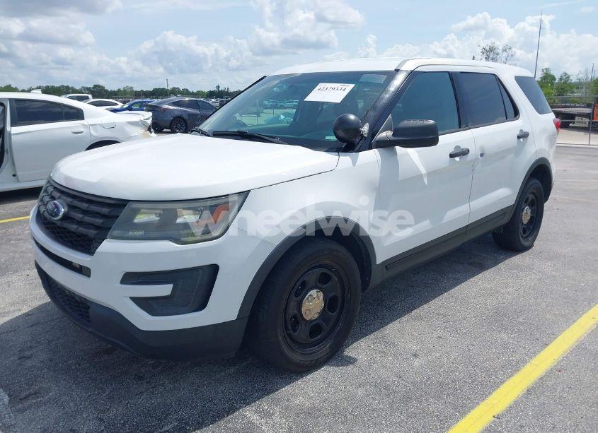 Photo 2 of 2017 Ford Police INTERCEPTOR (VIN 1FM5K8AR5HGA35899)