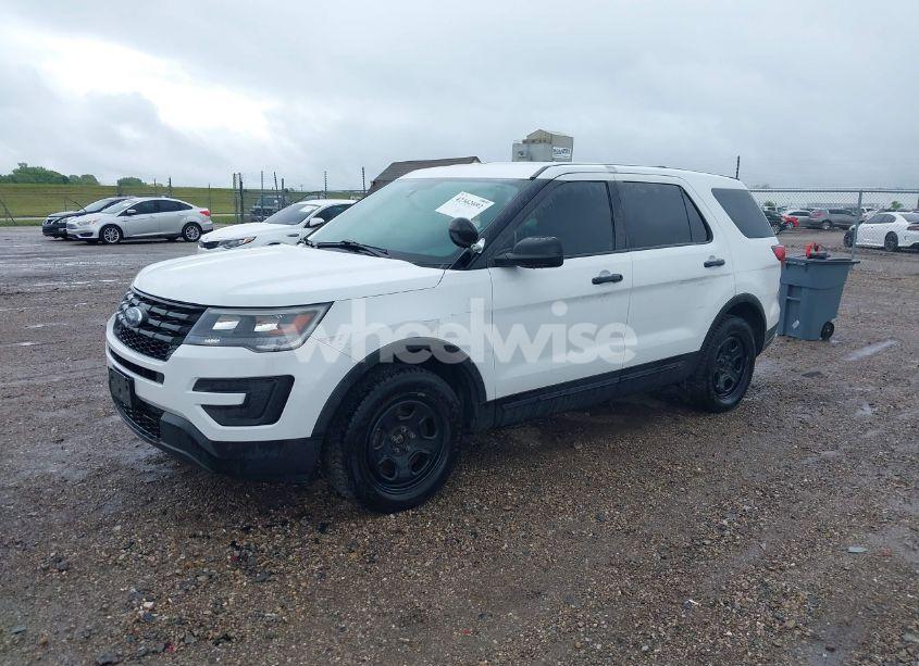 Photo 2 of 2018 Ford Police INTERCEPTOR (VIN 1FM5K8AR6JGC76392)