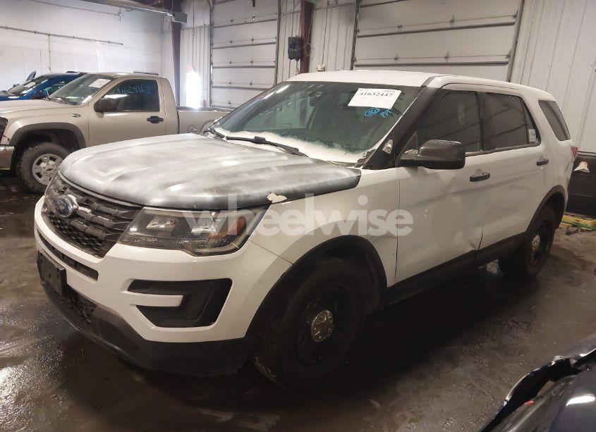 Photo 2 of 2018 Ford Police INTERCEPTOR UTILITY (VIN 1FM5K8ARXJGB34689)
