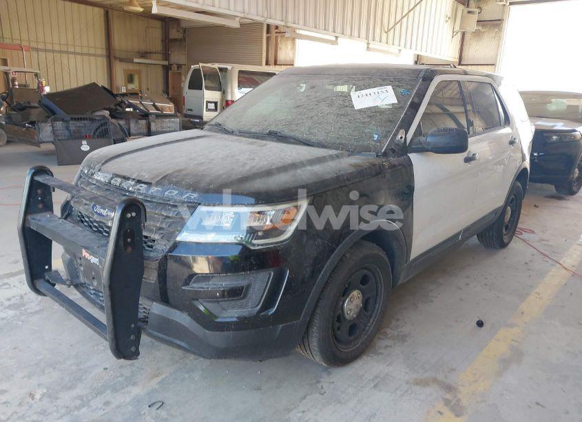 Photo 2 of 2018 Ford Police INTERCEPTOR (VIN 1FM5K8AT5JGB19089)