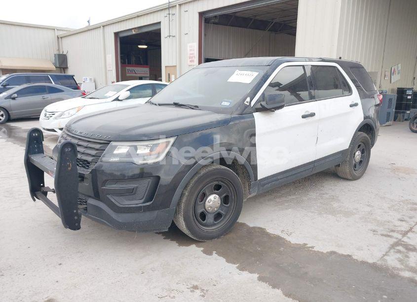 Photo 2 of 2019 Ford Police INTERCEPTOR (VIN 1FM5K8ATXKGB54891)