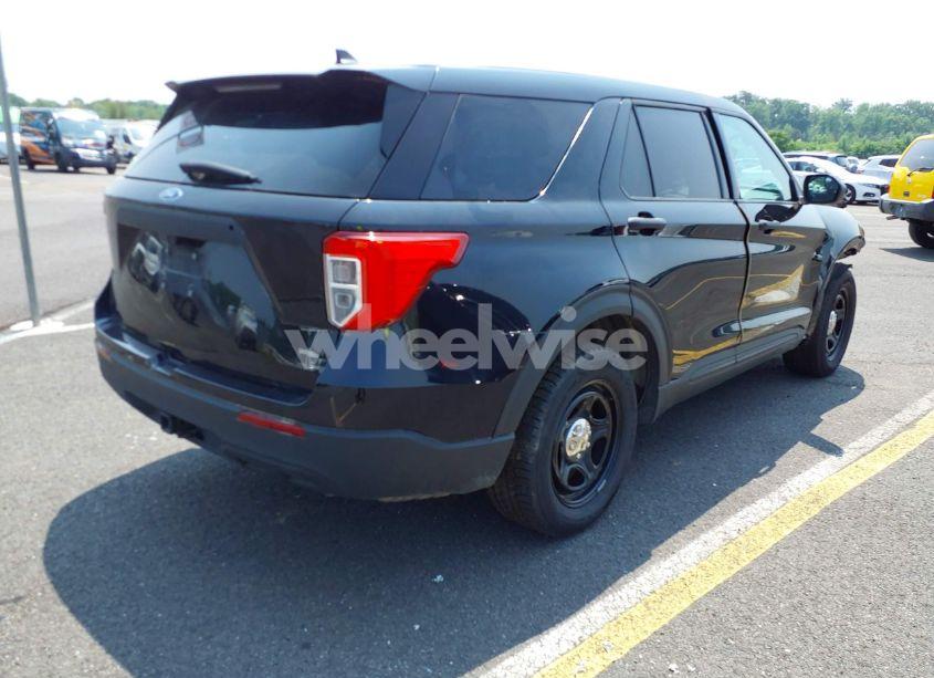 Photo 4 of 2022 Ford Police INTERCEPTOR (VIN 1FM5K8AW2NNA02047)