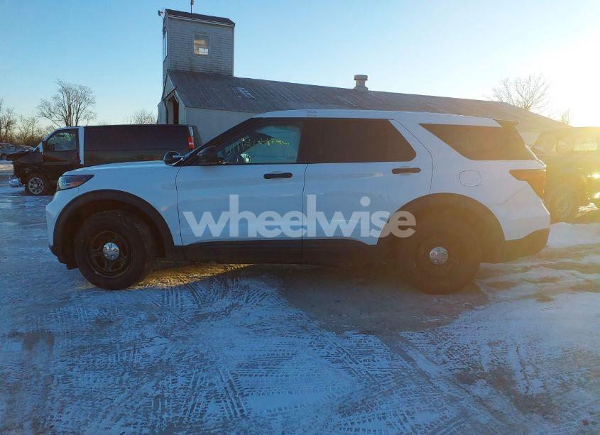 Photo 15 of 2021 Ford Police INTERCEPTOR UTILITY (VIN 1FM5K8AW3MNA20037)