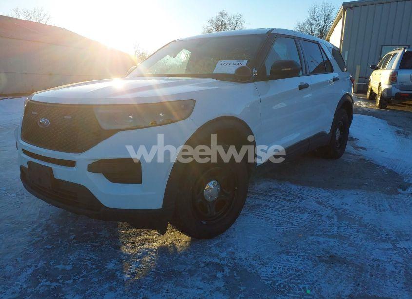 Photo 2 of 2021 Ford Police INTERCEPTOR UTILITY (VIN 1FM5K8AW3MNA20037)