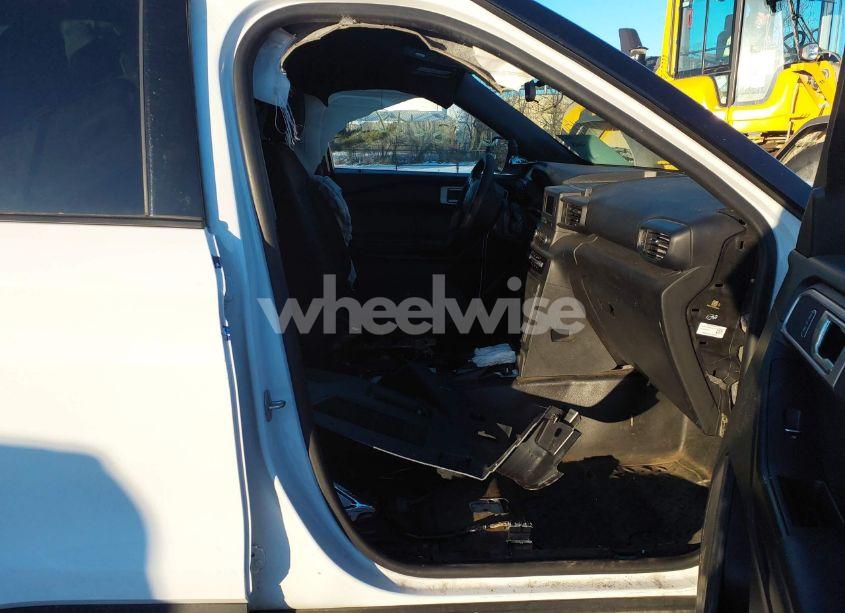 Photo 5 of 2021 Ford Police INTERCEPTOR UTILITY (VIN 1FM5K8AW3MNA20037)