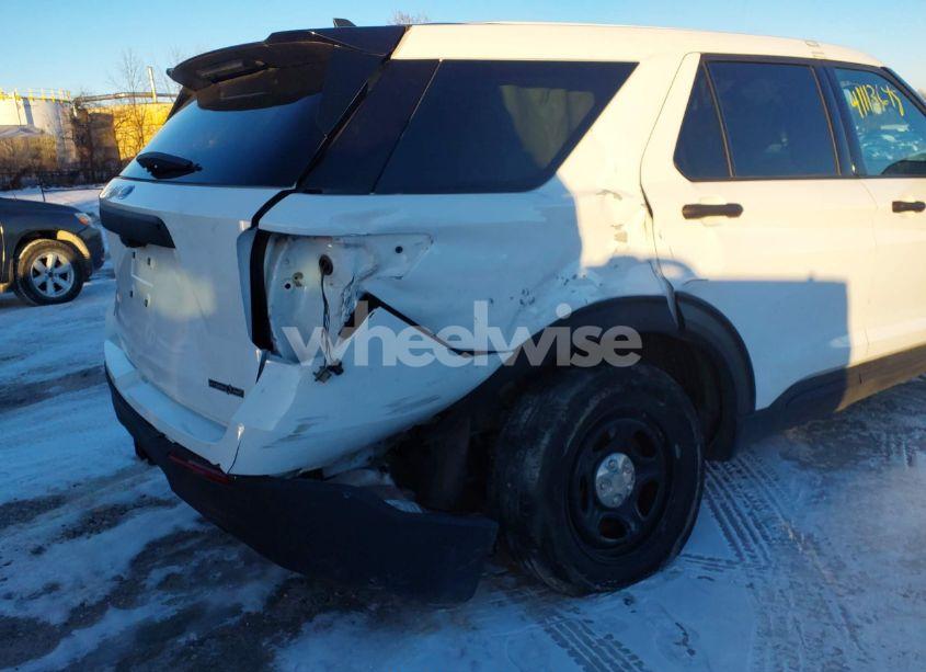 Photo 6 of 2021 Ford Police INTERCEPTOR UTILITY (VIN 1FM5K8AW3MNA20037)