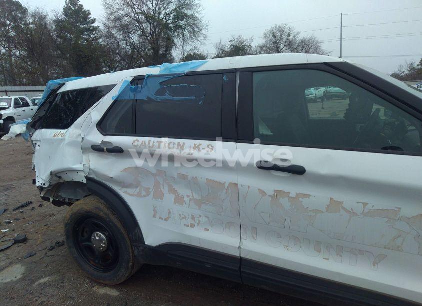 Photo 6 of 2020 Ford Police INTERCEPTOR UTILITY (VIN 1FM5K8AW9LGC12744)