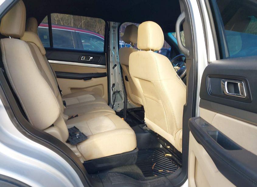 Photo 8 of 2017 Ford Explorer (VIN 1FM5K8B84HGB41377)
