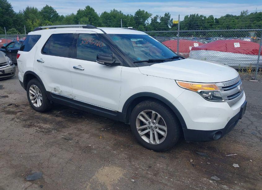 2015 Ford Explorer XLT (VIN 1FM5K8D80FGA43876) main photo