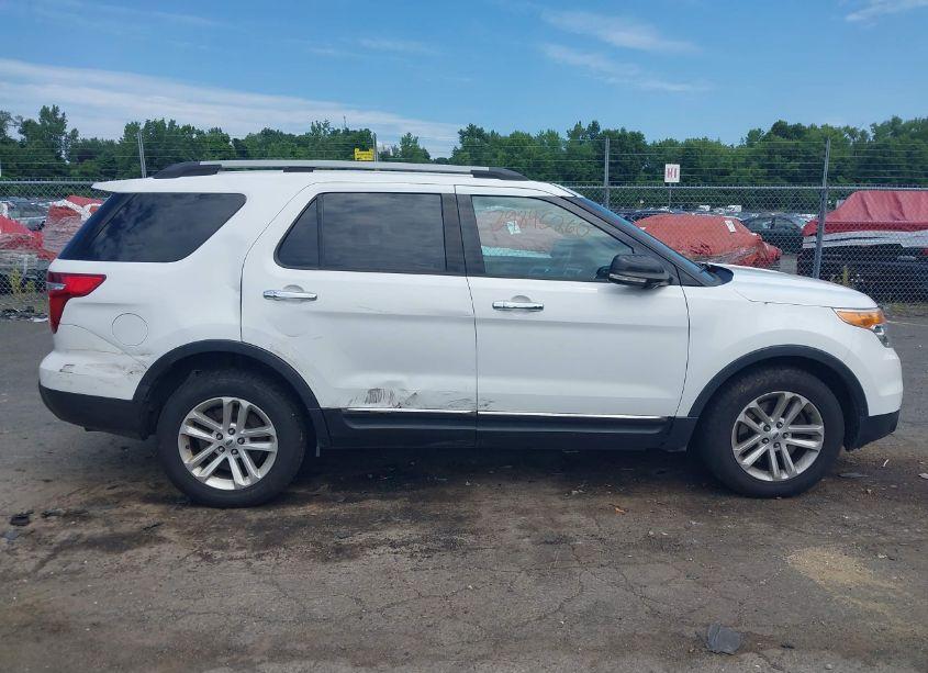 Photo 13 of 2015 Ford Explorer XLT (VIN 1FM5K8D80FGA43876)