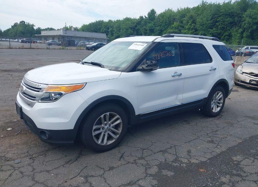Photo 2 of 2015 Ford Explorer XLT (VIN 1FM5K8D80FGA43876)