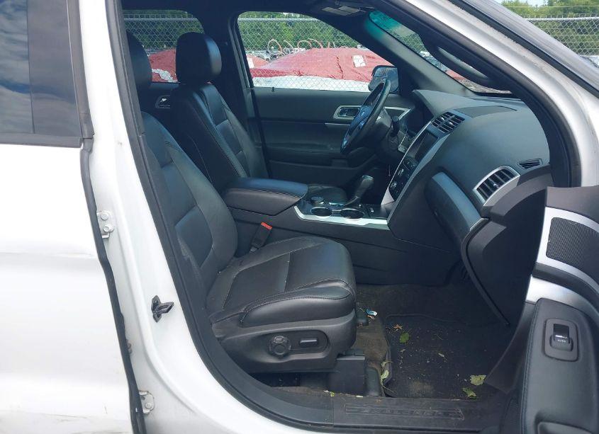 Photo 5 of 2015 Ford Explorer XLT (VIN 1FM5K8D80FGA43876)