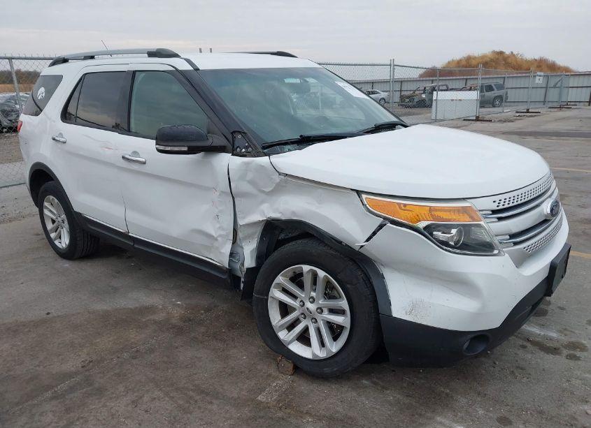 2015 Ford Explorer XLT (VIN 1FM5K8D80FGB83099) main photo