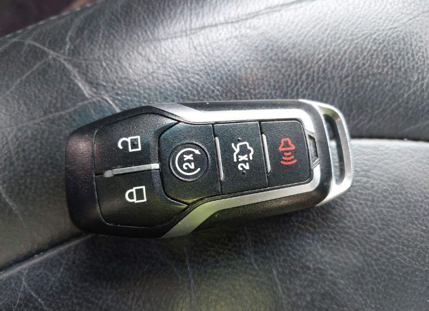 Photo 11 of 2016 Ford Explorer XLT (VIN 1FM5K8D80GGA05095)