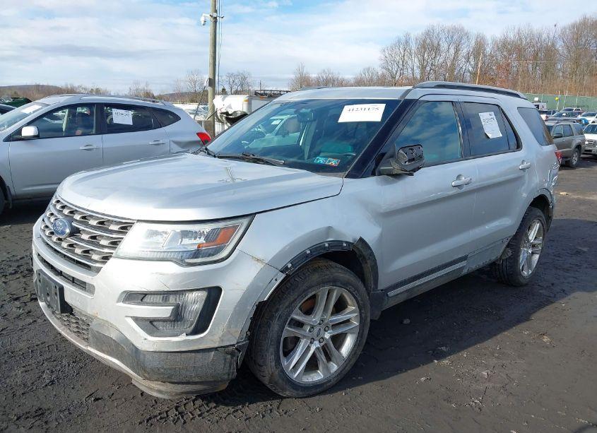 Photo 2 of 2016 Ford Explorer XLT (VIN 1FM5K8D80GGA05095)