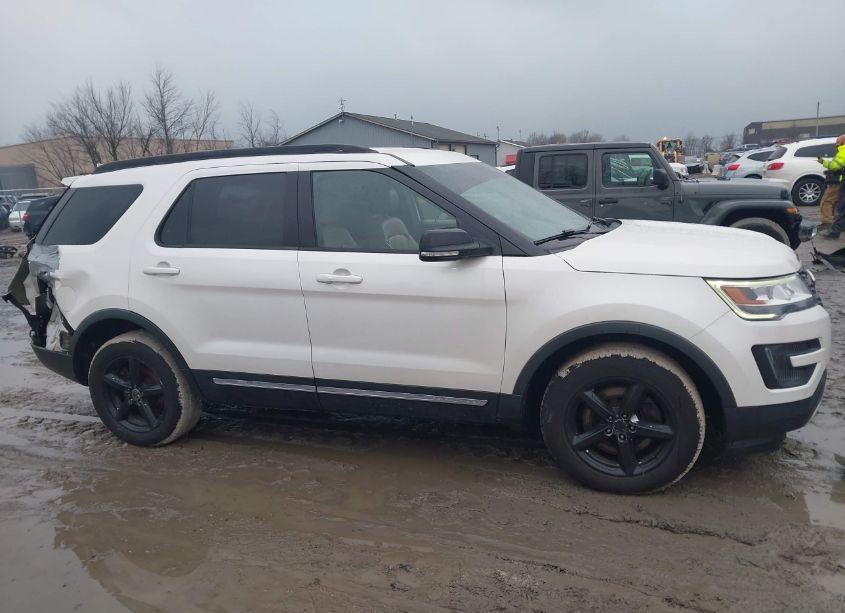 Photo 13 of 2016 Ford Explorer XLT (VIN 1FM5K8D80GGA42938)