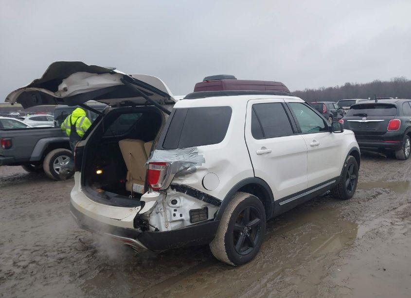 Photo 4 of 2016 Ford Explorer XLT (VIN 1FM5K8D80GGA42938)