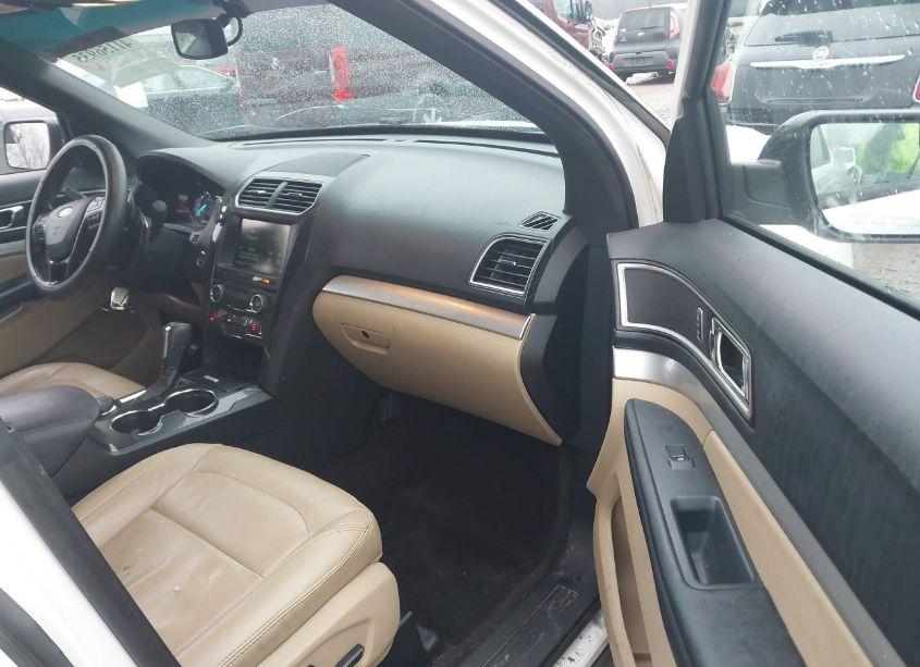 Photo 5 of 2016 Ford Explorer XLT (VIN 1FM5K8D80GGA42938)