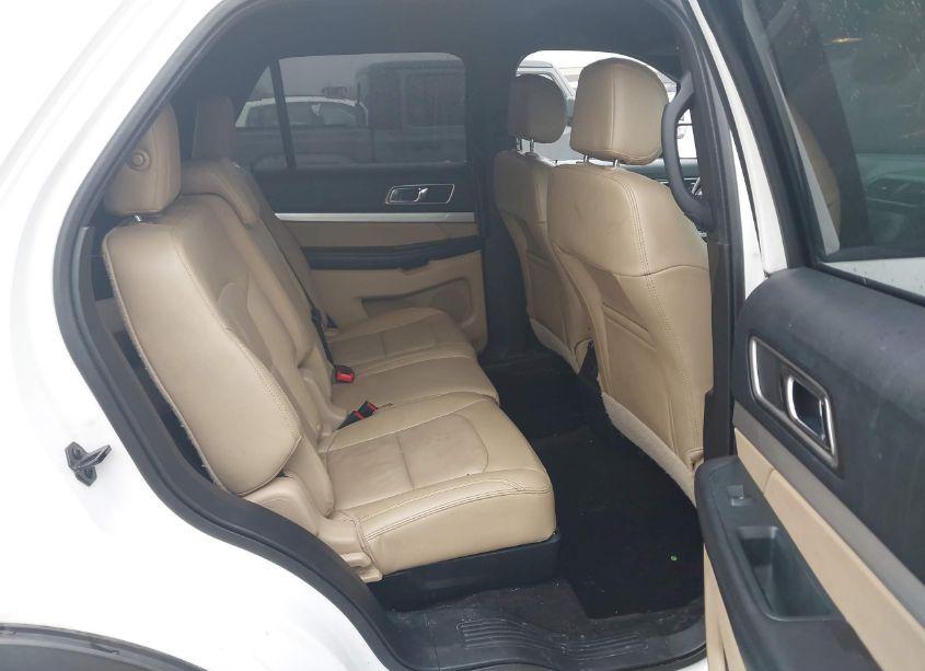 Photo 8 of 2016 Ford Explorer XLT (VIN 1FM5K8D80GGA42938)