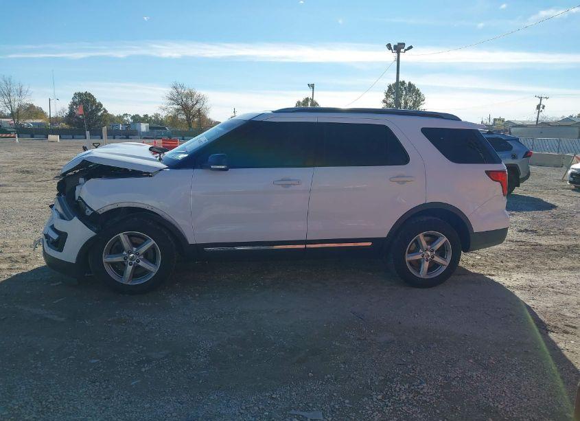 Photo 14 of 2016 Ford Explorer XLT (VIN 1FM5K8D80GGC27328)