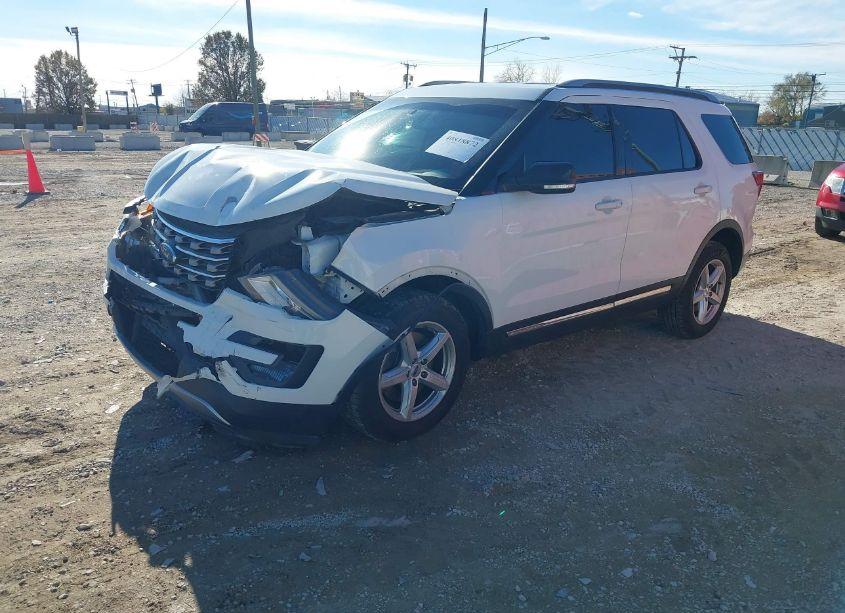 Photo 2 of 2016 Ford Explorer XLT (VIN 1FM5K8D80GGC27328)