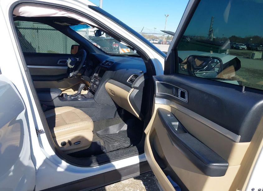 Photo 5 of 2016 Ford Explorer XLT (VIN 1FM5K8D80GGC27328)