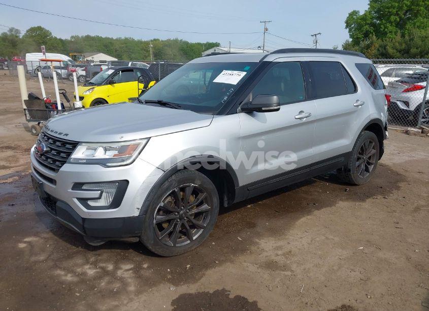Photo 2 of 2017 Ford Explorer XLT (VIN 1FM5K8D80HGA02103)