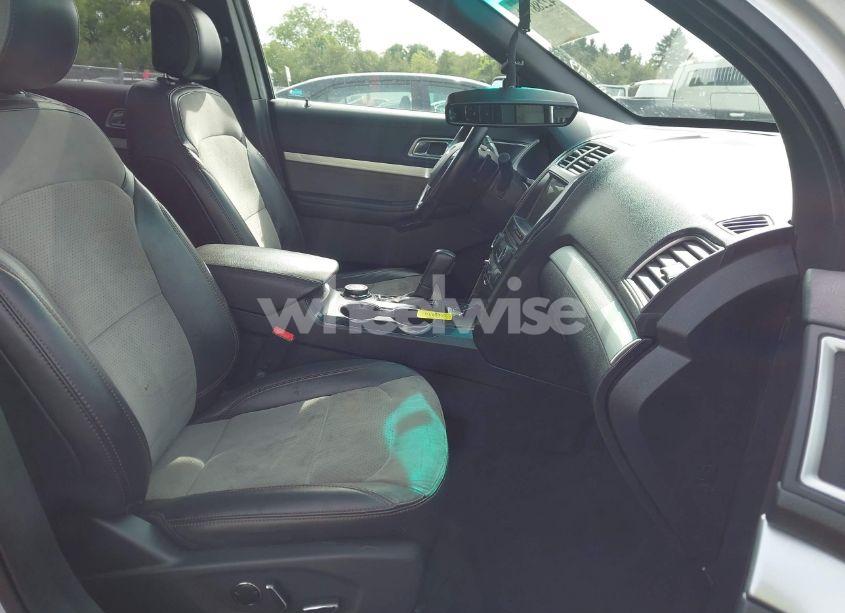 Photo 5 of 2017 Ford Explorer XLT (VIN 1FM5K8D80HGA02103)