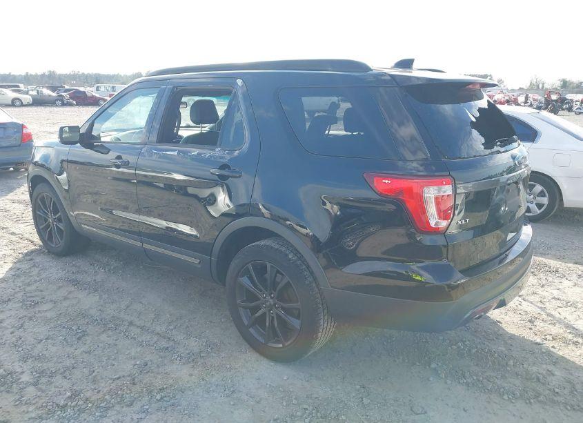 Photo 3 of 2017 Ford Explorer XLT (VIN 1FM5K8D80HGA52662)