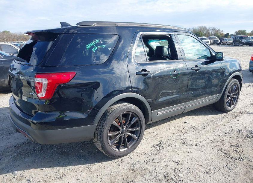 Photo 4 of 2017 Ford Explorer XLT (VIN 1FM5K8D80HGA52662)