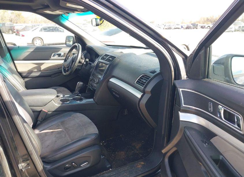 Photo 5 of 2017 Ford Explorer XLT (VIN 1FM5K8D80HGA52662)