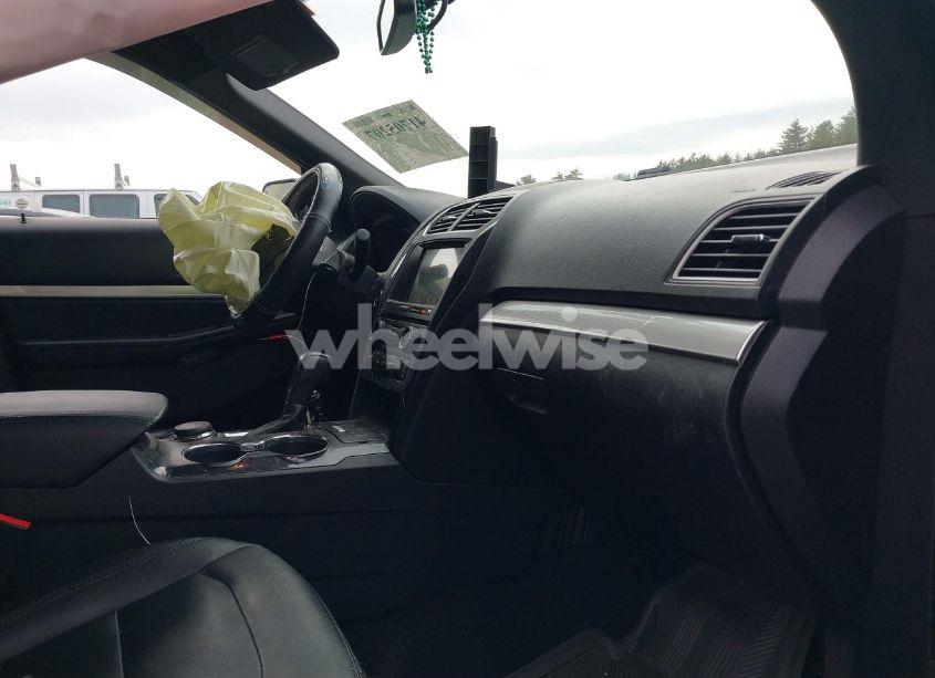 Photo 5 of 2017 Ford Explorer XLT (VIN 1FM5K8D80HGC28142)