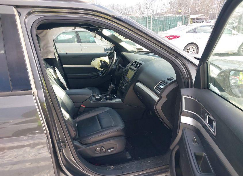 Photo 5 of 2017 Ford Explorer XLT (VIN 1FM5K8D80HGC46110)