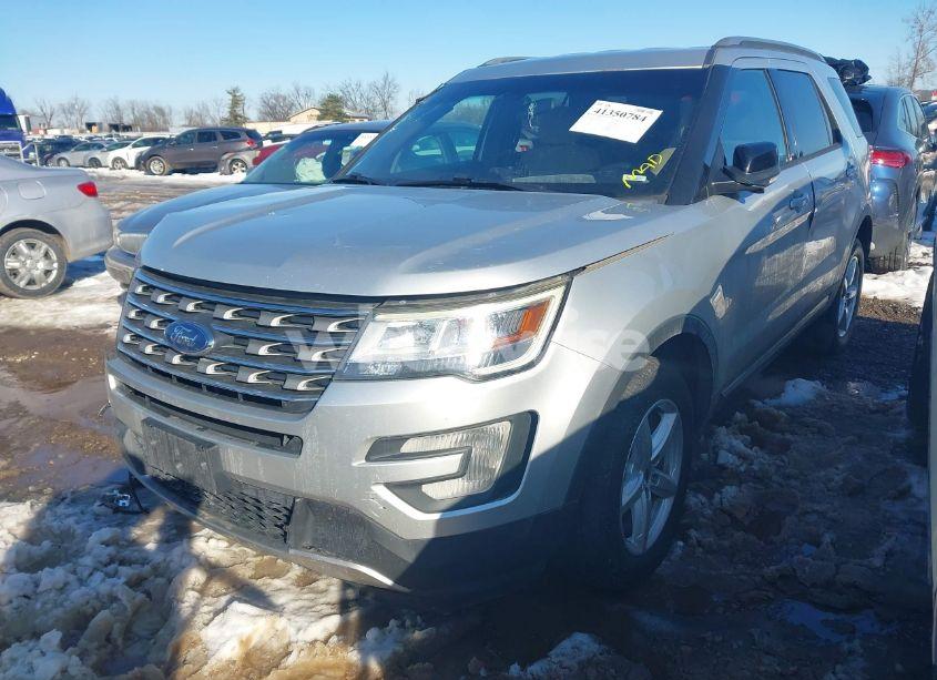 Photo 2 of 2017 Ford Explorer XLT (VIN 1FM5K8D80HGC58144)