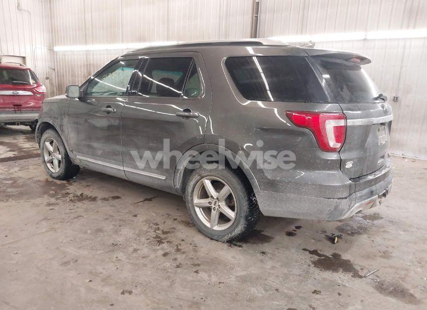 Photo 3 of 2017 Ford Explorer XLT (VIN 1FM5K8D80HGD02188)