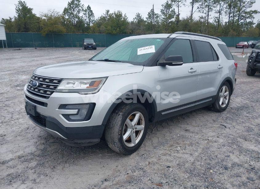 Photo 2 of 2017 Ford Explorer XLT (VIN 1FM5K8D80HGD17483)