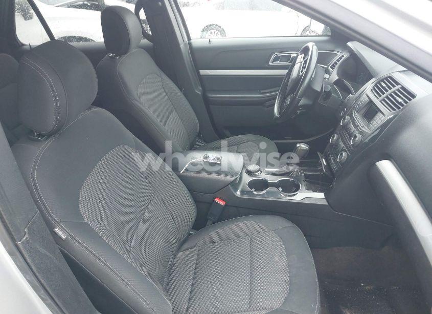 Photo 5 of 2017 Ford Explorer XLT (VIN 1FM5K8D80HGD17483)