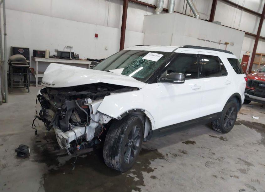 Photo 2 of 2017 Ford Explorer XLT (VIN 1FM5K8D80HGD66439)