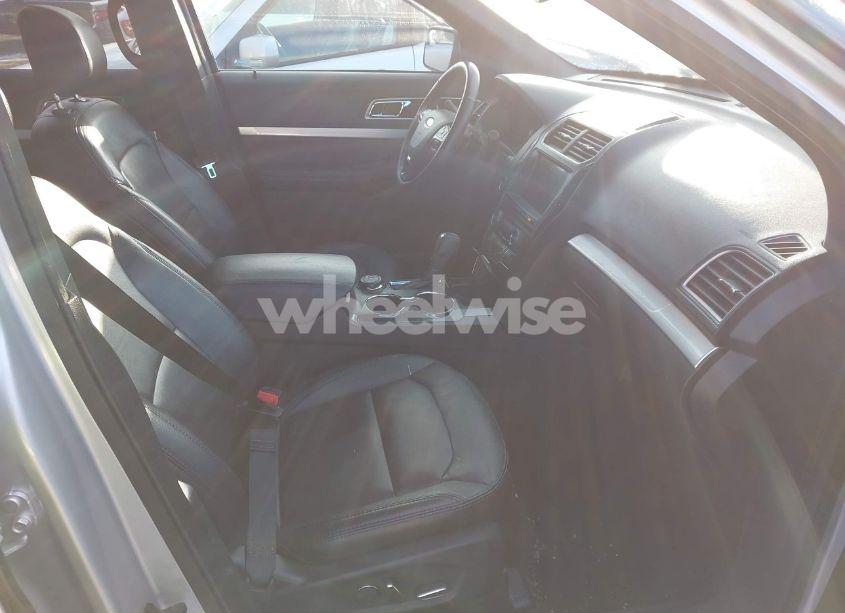 Photo 5 of 2017 Ford Explorer XLT (VIN 1FM5K8D80HGD73259)