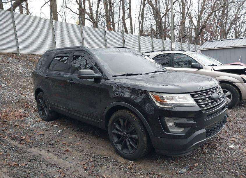 2017 Ford Explorer XLT (VIN 1FM5K8D80HGD81782) main photo