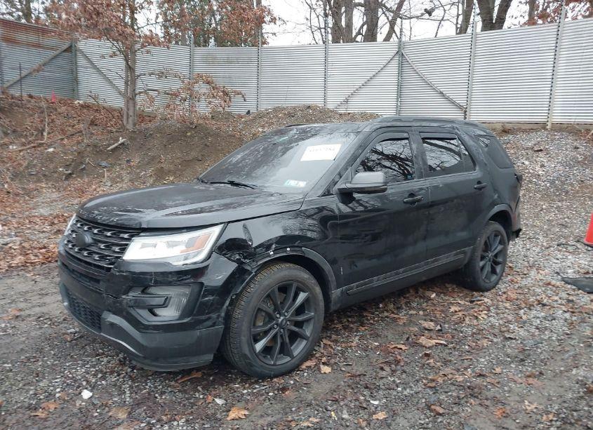 Photo 2 of 2017 Ford Explorer XLT (VIN 1FM5K8D80HGD81782)