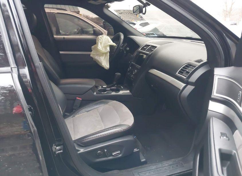 Photo 5 of 2017 Ford Explorer XLT (VIN 1FM5K8D80HGD81782)